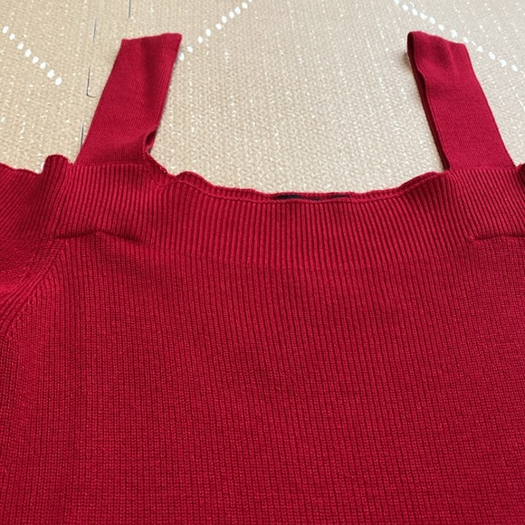 Express Cold Shoulder Ribbed Top - Picture 3 of 6